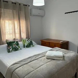 apartamento-familiar-en-barrio-reina-victoria.es-andalucia.com/